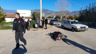 Kumluca’da otomobille çarpışan elektrikli bisikletin sürücüsü yaralandı