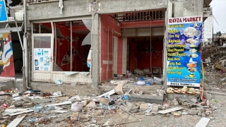 Kahramanmaraş’ta yıkılan Ebrar Sitesi’ndeki marketin işletmecisi veresiye defterini yırttı