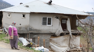 Kahramanmaraş’ta kopan kaya parçalarının zarar verdiği mahallede önlem alınıyor