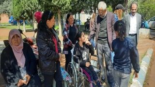 Hatay’da depremzede çocuklar palyaço gösterisiyle eğlendi