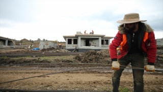 Türkoğlu’ndaki köy tipi afet evleri projesinde 5 evin kaba inşaatı tamamlandı
