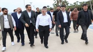 Hazine ve Maliye Bakanı Nebati, Mersin’de gençlerle buluştu