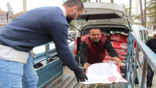 Korkuteli’de çiftçilere yağlık ayçiçeği tohumu dağıtıldı
