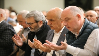 Bakan Kirişci, depremde hayatını kaybedenler için okunan mevlit programına katıldı