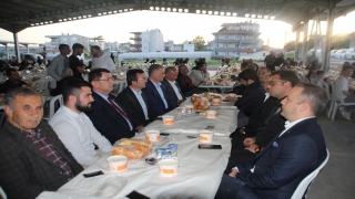 Serik’te Semt Pazarcıları ve Tuhafiyeciler Esnaf Odası iftar programı düzenledi