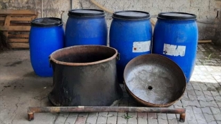Adana’da evlerinde sahte içki imal eden 4 kişi gözaltına alındı