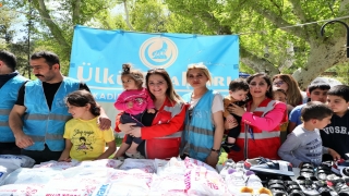 Kahramanmaraş’ta Allı Turna Kadın Derneğinden çocuklara bayram hediyesi