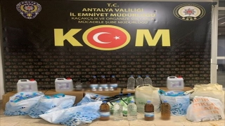 Antalya’da kaçak sigara ve alkol operasyonunda 5 şüpheli gözaltına alındı