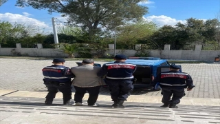 Antalya’da çeşitli suçlardan aranan bir kişi yakalandı