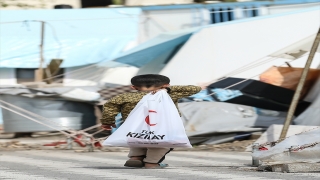 Türk Kızılay Kahramanmaraş’taki depremzede çocukları bayramlıklarla sevindiriyor