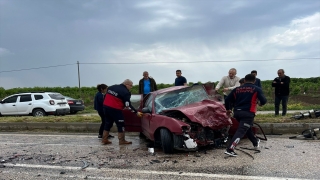 Adana’da iki otomobilin çarpıştığı kazada 1 kişi öldü, 2 kişi yaralandı