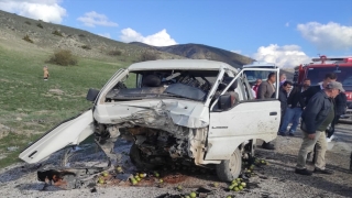Burdur’da iki aracın çarpıştığı kazada 4 kişi yaralandı