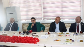 Aile ve Sosyal Hizmetler Bakanı Yanık, Osmaniye’de vatandaşlarla bayramlaştı: