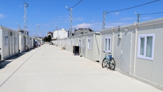 Hataylı depremzedeler bayramı konteyner kentte kutluyor