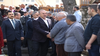 Dışişleri Bakanı Çavuşoğlu, Antalya’da vatandaşlarla bayramlaştı: