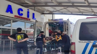 Adana’da eşini ve akrabasını silahla yaralayan şüpheli gözaltına alındı