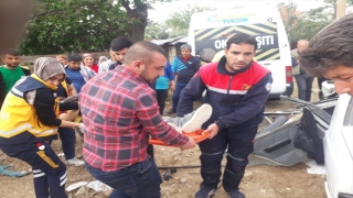 Osmaniye’de minibüsle çarpışan otomobilin sürücüsü yaralandı