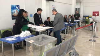 Adana Havalimanı’nda oy verme işlemi başladı