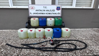 Antalya’da park halindeki kamyondan akaryakıt çalan 3 kişi gözaltına alındı