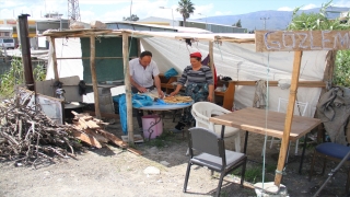 Hatay’da depremzede kadın gözleme yaparak aile bütçesine katkı sağlıyor