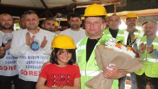 Hatay’da enkazlarda arama kurtarmalara katılan madenciler, depremzedelerle buluştu