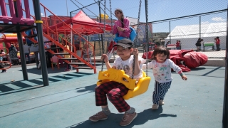 Afetzede çocuklar konteyner kentlerdeki ”festivaller”le deprem psikolojisinden uzaklaşıyor