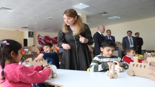 Burdur’da meslek liseliler ürettikleri oyuncaklarla depremzede çocukların yüzünü güldürdü
