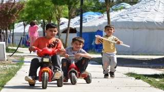 Kahramanmaraş’ta depremzedeler ”Dayanışma Obası”nda sosyal hayata uyum sağlamaya çalışıyor