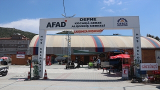 Depremden etkilenen Hatay’da esnaf konteyner çarşılarda hizmet vermeyi sürdürüyor