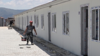 Hatay’da depremde büroları yıkılan avukatlar, prefabrik yazıhanelerde hizmet verecek