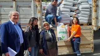Adana’da çiftçilere yonca tohumu dağıtıldı