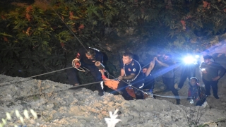 Adana’da yamaçtan düşen kişi yaralandı