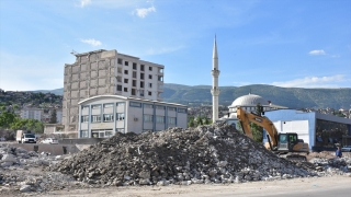 Kahramanmaraş’ta yıkım ve enkaz kaldırma çalışmaları sürüyor