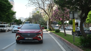 AK Parti Sözcüsü Ömer Çelik, Adana’da Togg kullandı