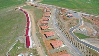 Nurdağı’nda afet konutlarına yerleşenler kendilerini güvende hissediyor