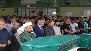 Adana’daki trafik kazasında ölen aynı aileden 4 kişinin cenazesi Mersin’de defnedildi