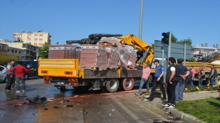 Serik’te tır kavşakta araçlarla çarpıştı 1 kişi yaralandı