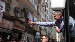 Hazine ve Maliye Bakanı Nebati, Mersin’de seçim otobüsüyle ilçeleri gezdi