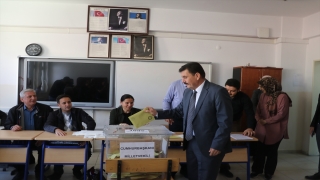 Vali Arslantaş ve Belediye Başkanı Ercengiz oy kullandı