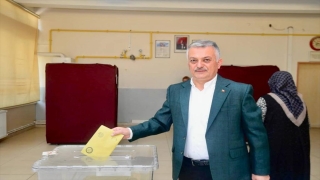 Antalya Valisi Ersin Yazıcı oyunu kullandı