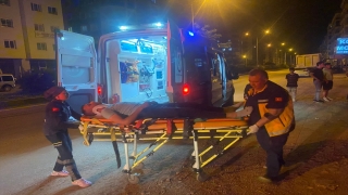 Adana’da şarampole devrilen otomobildeki iki kişi yaralandı