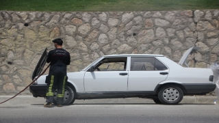 Serik’te seyir halindeki otomobilde yangın çıktı