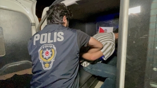 Adana’da polisten kaçarken üzerindeki el bombasını atan şüpheli yakalandı