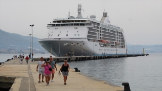 ”Seven Seas Voyager” kruvaziyeri Alanya Limanı’na demirledi