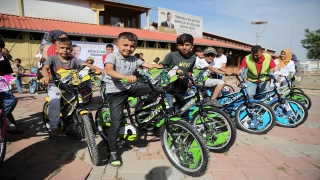 Kahramanmaraş’ta depremzede çocuklara 2 bin 400 bisiklet dağıtılıyor