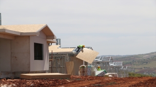 Gaziantep’te depremzedeler için çelik konstrüksiyonlu köy evleri inşa ediliyor