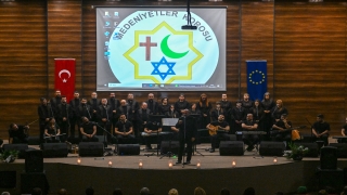 Antakya Medeniyetler Korosu ”Dayanışma Konserleri”nin 7’ncisini Van’da verdi