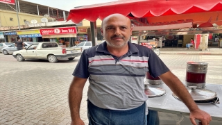 Osmaniye’de seyyar satıcı depremde ölmediğini kanıtlamaya çalışıyor