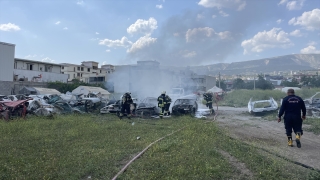 Kahramanmaraş’ta hurda araçların bulunduğu alanda yangın çıktı