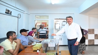 Mersin ilçelerinde belediye başkanları oylarını kullandı